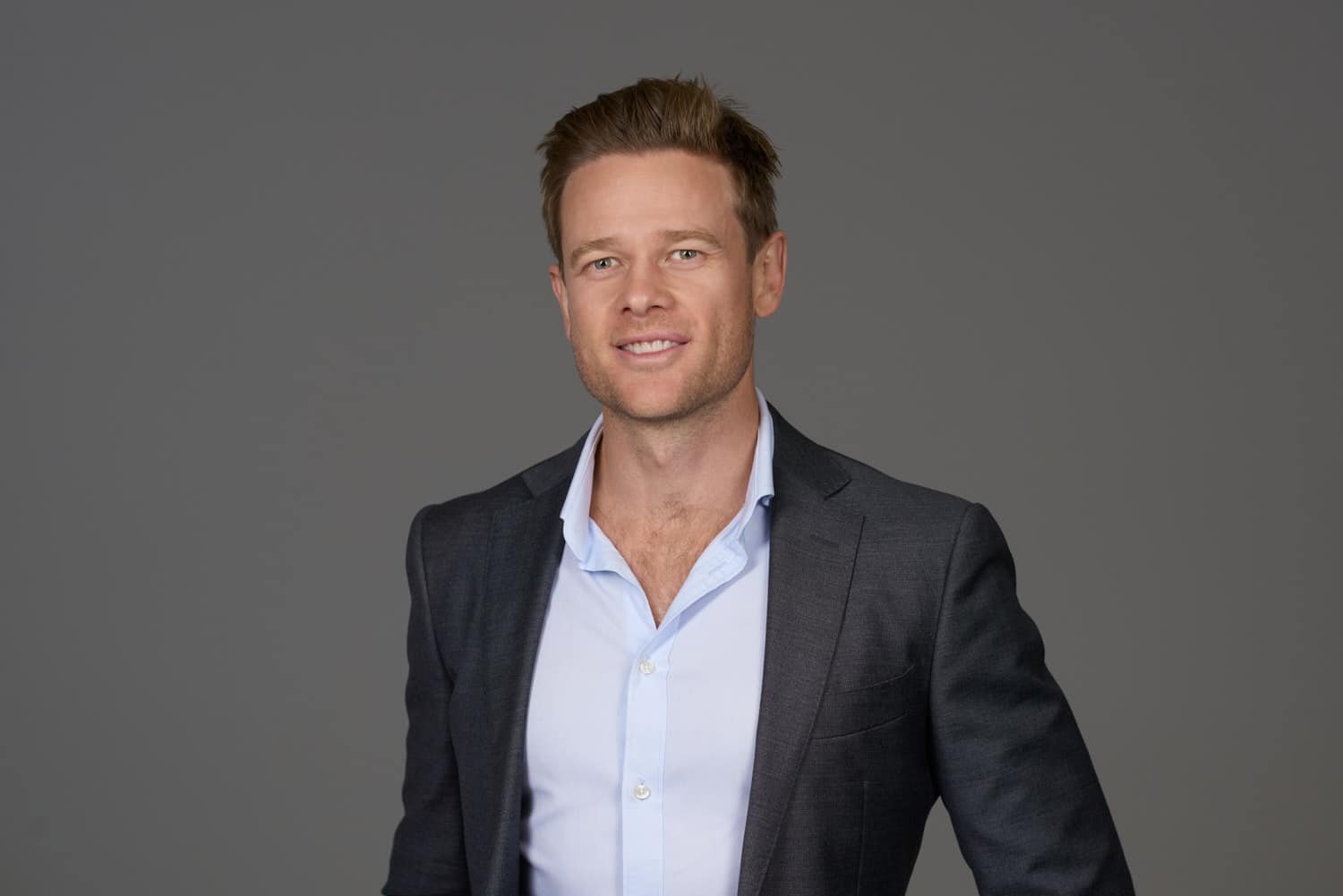 The art of Corporate Headshots and how to work with and find a professional headshot photographer